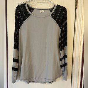 Cato Women’s Size 14/16. Jersey style long sleeved t-shirt.